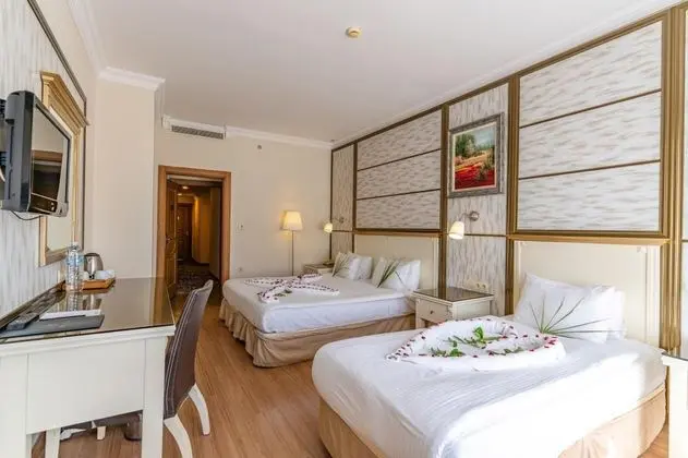 Deluxe Oda, Göl veya Bahçe Manzaralı, Balkonlu