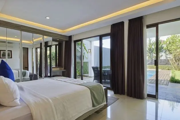 5 bedrooms villa pool