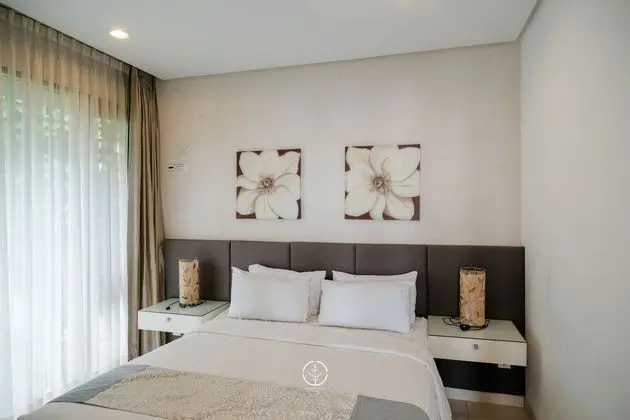 5 bedrooms villa pool