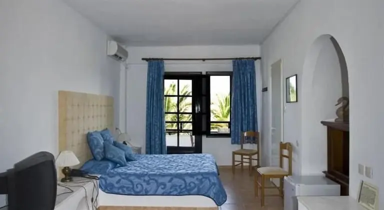Tek Büyük Yataklı Oda, Balkon, Bahçe Manzaralı