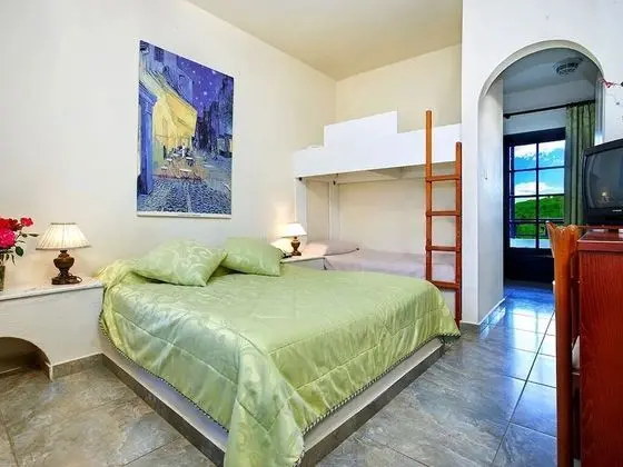 Tek Büyük Yataklı Oda, Balkon, Deniz Manzaralı (Bunk Bed)