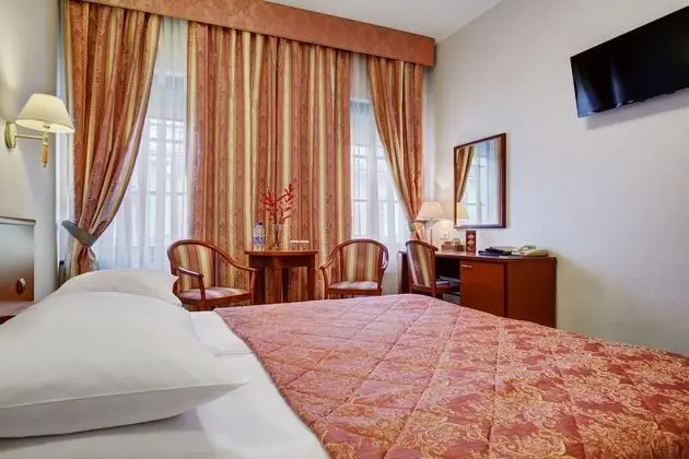 Standard Tek Büyük Yataklı Oda