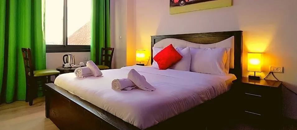 Deluxe Tek Büyük Yataklı Oda