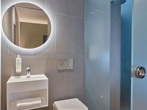 Superior Tek Büyük Yataklı Oda (No Window)