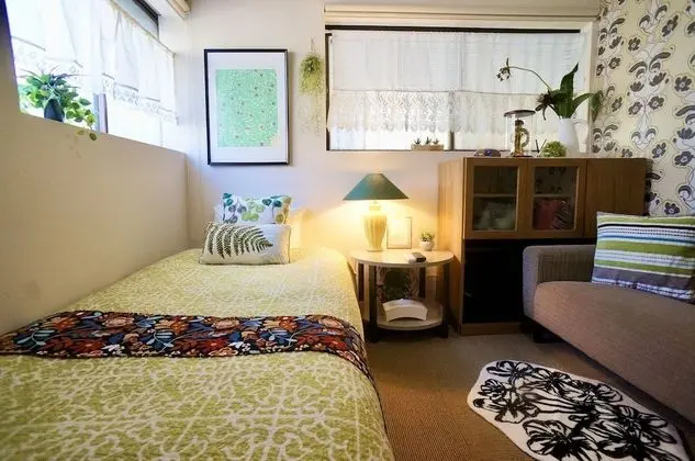İki Ayrı Yataklı Oda, Ortak Banyo