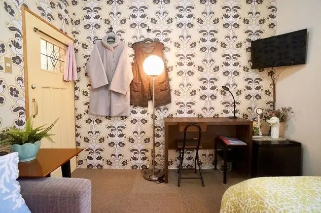 İki Ayrı Yataklı Oda, Ortak Banyo