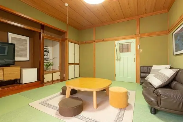 Oda, Ortak Banyo, Bahçe Manzaralı