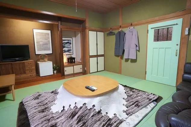 Oda, Ortak Banyo, Bahçe Manzaralı
