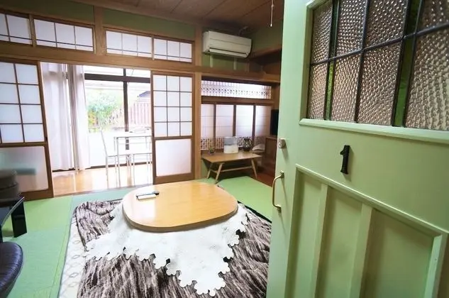 Oda, Ortak Banyo, Bahçe Manzaralı