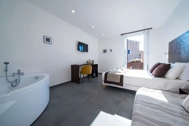 Royal Süit, 1 Büyük (Queen) Boy Yatak ve Çekyat, Özel Banyo