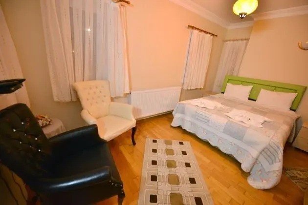Çift Kişilik, Bahçe Manzaralı