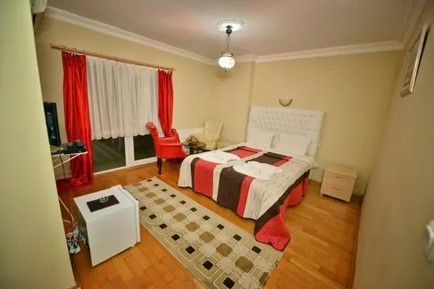 Çift Kişilik, Bahçe Manzaralı