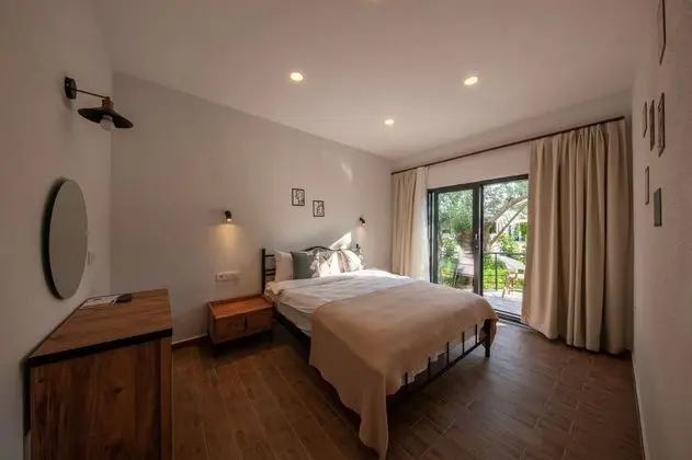 Deluxe Suit 1+1 Oda, Havuz Manzaralı