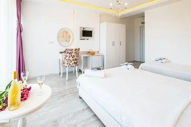 Deluxe Üç Kişilik Oda
