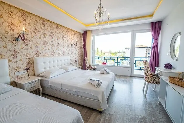 Deluxe Üç Kişilik Oda
