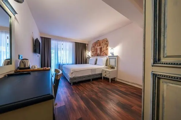 https://images.odamax.com/img/1024x768/odamax/image/upload/Assos_Behram_Hotel_Special_Class_Adults_Only_12__202604231628059_GENI_S_AC_I_49.jpeg