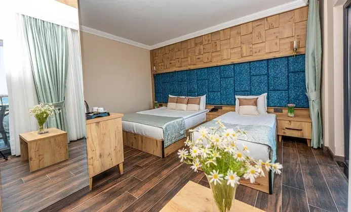 https://images.etstur.com/files/images/hotelImages/TR/51134/l/Assos-Dove-Hotel-Resort---Spa-Oda-358990.jpg