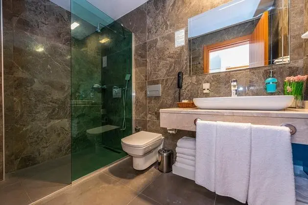 https://images.etstur.com/files/images/hotelImages/TR/51134/l/Assos-Dove-Hotel-Resort---Spa-Oda-358992.jpg