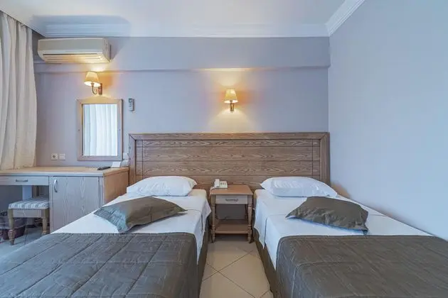 https://images.etstur.com/imgproxy/resize/2560x1440/files/images/hotelImages/etsrooms/517044/DC_Club_Assos_Eden_Beach_Hotel_20250711093645_3.jpg