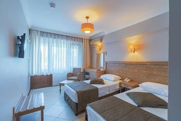 https://images.etstur.com/imgproxy/resize/2560x1440/files/images/hotelImages/etsrooms/517044/DC_Club_Assos_Eden_Beach_Hotel_20250711094229_0.jpg