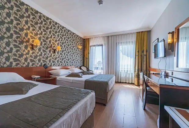 https://images.etstur.com/imgproxy/resize/2560x1440/files/images/hotelImages/etsrooms/517043/DC_Club_Assos_Eden_Gardens_Hotel_20250707170545_0.jpg