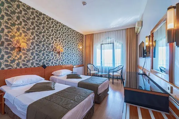 https://images.etstur.com/imgproxy/resize/2560x1440/files/images/hotelImages/etsrooms/517043/DC_Club_Assos_Eden_Gardens_Hotel_20250707171014_0.jpg