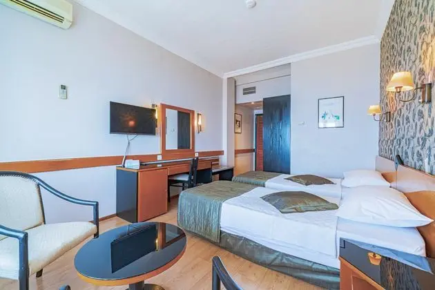 https://images.etstur.com/imgproxy/resize/2560x1440/files/images/hotelImages/etsrooms/517043/DC_Club_Assos_Eden_Gardens_Hotel_20250707171116_0.jpg