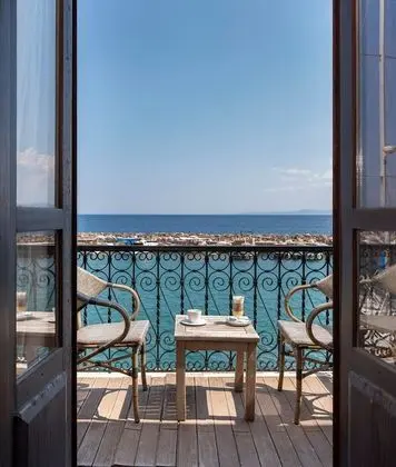 https://imagessl.etstur.com/files/images/hotelImages/TR/51066/l/Assos-Nazlihan-Hotel-Oda-265495.jpg