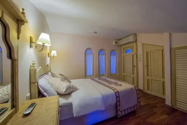 Çatı Katı Oda