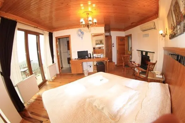 Şömineli Deluxe Oda, Deniz Manzaralı, Şömineli ve Balkonlu