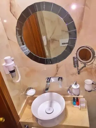 Üç Kişilik Oda