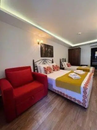 Aile Odası, Bahçe Manzaralı