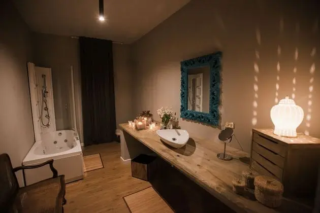 Tek Büyük Yataklı Oda, Ortak Banyo, Bahçe Manzaralı