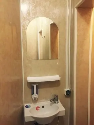Economy Üç Kişilik Oda, Ortak Banyo