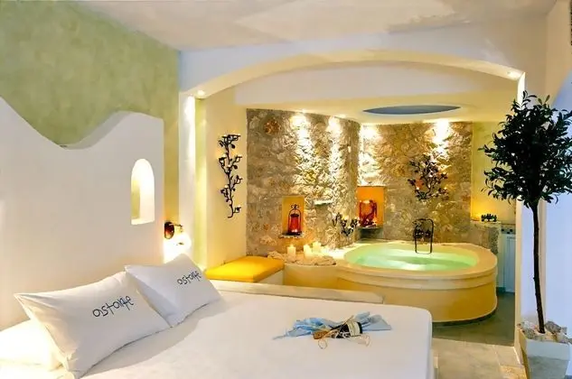 Honeymoon Suite with Spa Bath and Caldera View