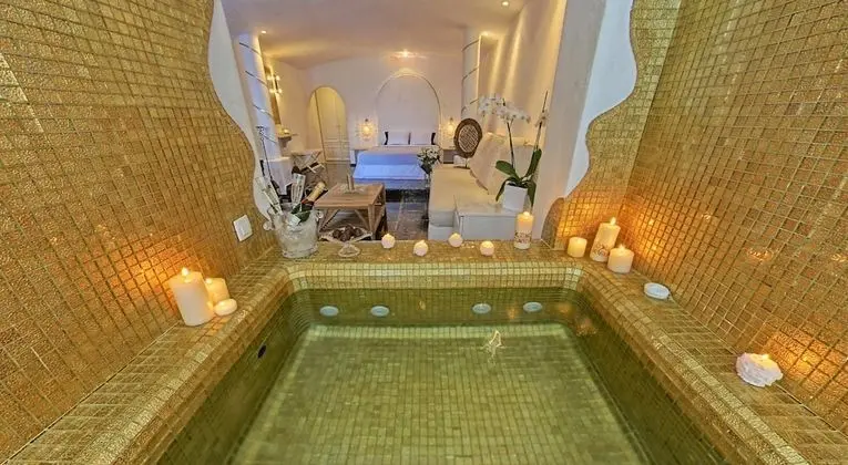 Honeymoon Suite with Spa Bath and Caldera View