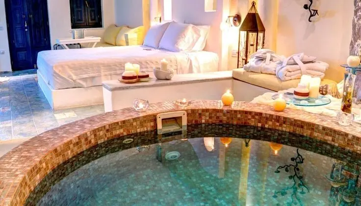 Honeymoon Suite with Spa Bath and Caldera View