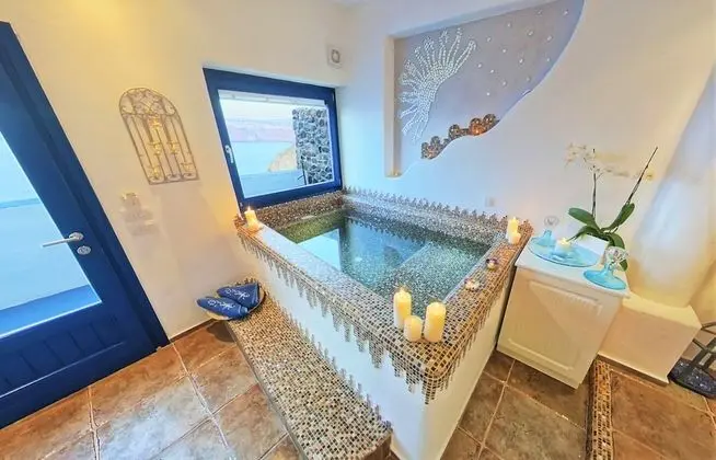Senior Suite with Spa Bath and Caldera View