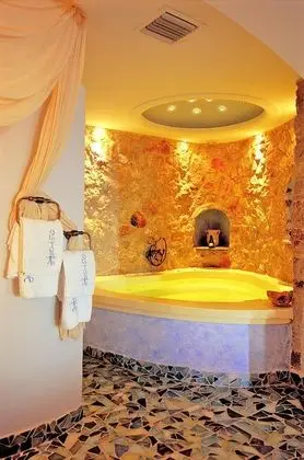 Senior Suite with Spa Bath and Caldera View
