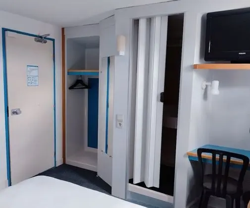 Basic Tek Büyük Yataklı Oda