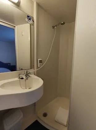 Basic Tek Büyük Yataklı Oda