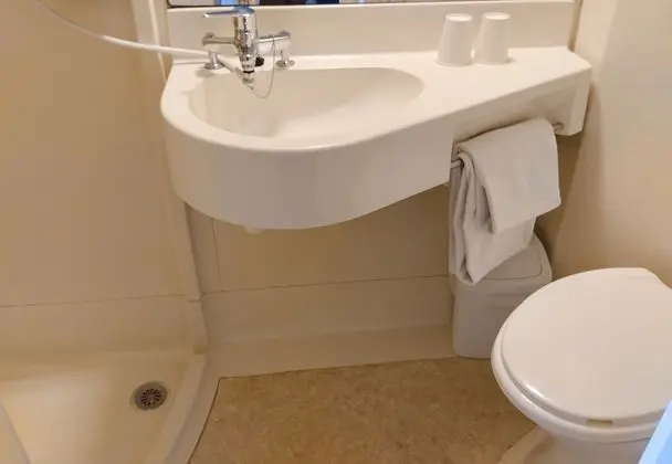 Basic Tek Büyük Yataklı Oda