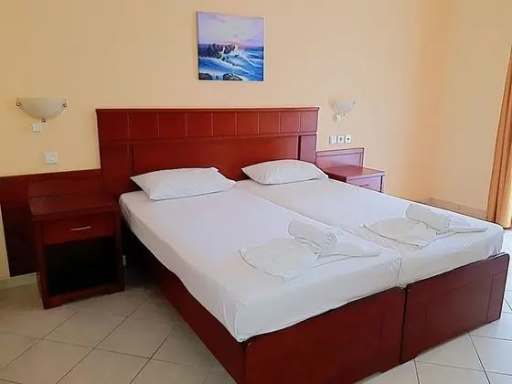 Üç Kişilik Oda, Bahçe Manzaralı