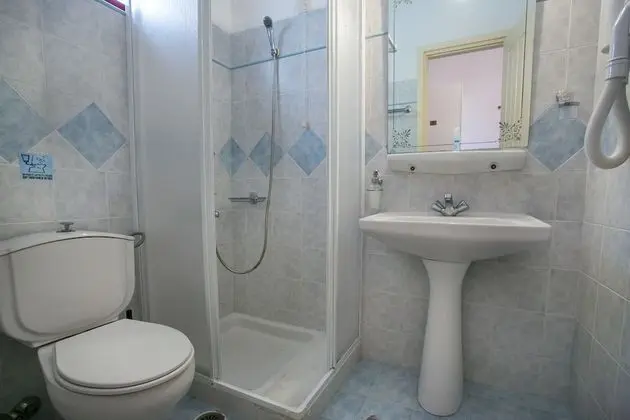 Standard Üç Kişilik Oda, Bahçe Manzaralı
