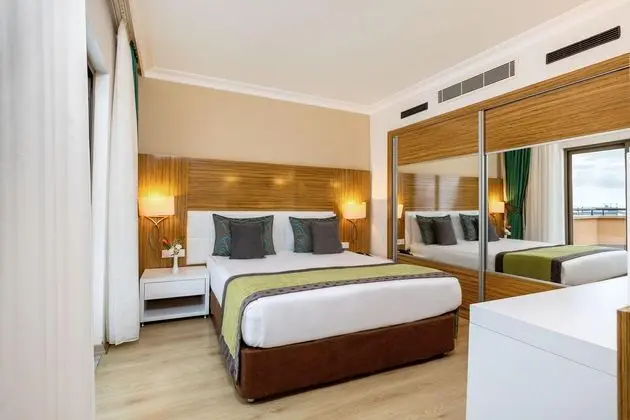 https://images.etstur.com/files/images/hotelImages/TR/212552/l/Aquaworld-Belek-by-Mp-Hotels-Oda-329805.jpg