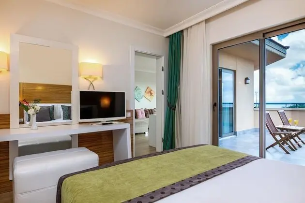 https://images.etstur.com/files/images/hotelImages/TR/212552/l/Aquaworld-Belek-by-Mp-Hotels-Oda-329806.jpg
