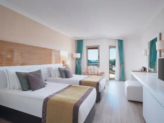 https://images.etstur.com/imgproxy/resize/2560x1440/files/images/hotelImages/etsrooms/516642/Asteria_Family_Resort_Belek_20250603154318_0.jpg