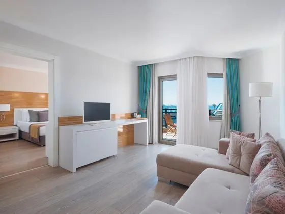 https://images.etstur.com/imgproxy/resize/2560x1440/files/images/hotelImages/etsrooms/516642/Asteria_Family_Resort_Belek_20250603160837_0.jpg