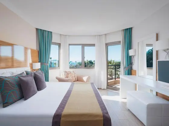 https://images.etstur.com/imgproxy/resize/2560x1440/files/images/hotelImages/etsrooms/516642/Asteria_Family_Resort_Belek_20250603160838_1.jpg