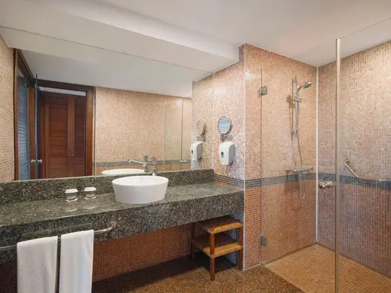 https://images.etstur.com/imgproxy/resize/2560x1440/files/images/hotelImages/etsrooms/516642/Asteria_Family_Resort_Belek_20250603161254_4.jpg